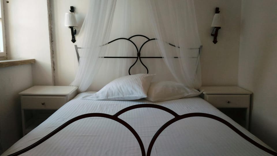 Bed, Decorative detail, Bedroom