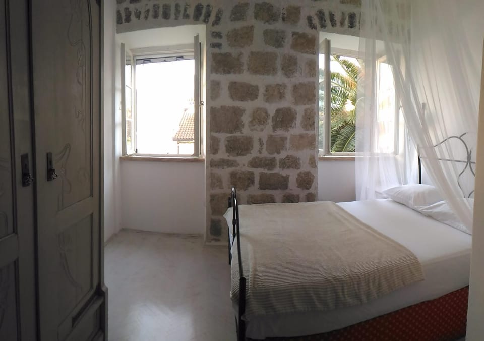 Photo of the whole room, Bedroom, Sea view