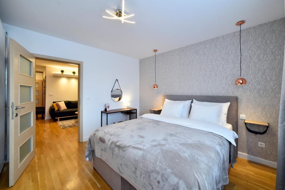 Day, Bedroom
