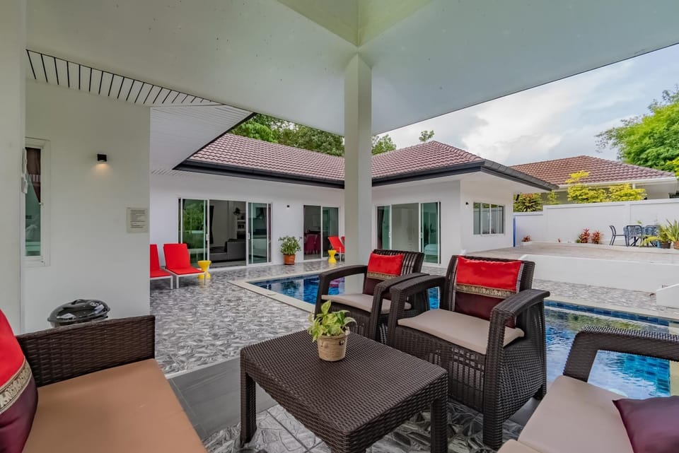 Day, View (from property/room), Balcony/Terrace, Balcony/Terrace, Seating area, Pool view, Swimming pool, sunbed