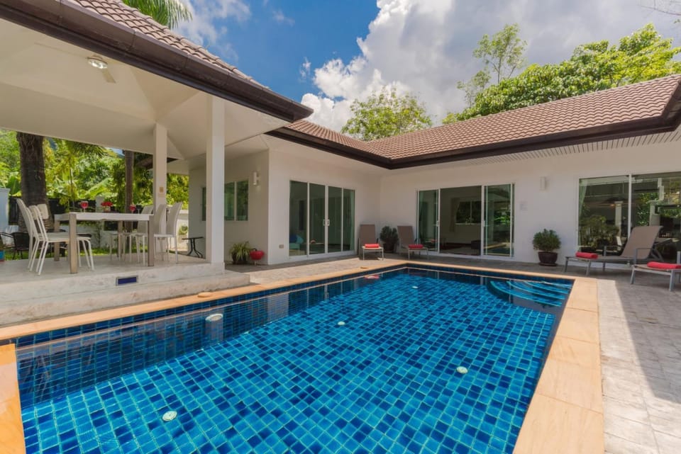 Patio, Swimming pool, Swimming pool
