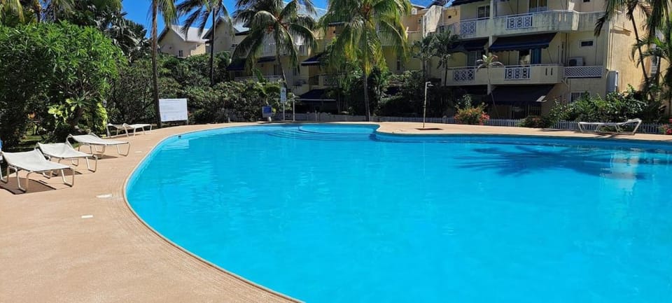 Property building, Garden view, Swimming pool, sunbed