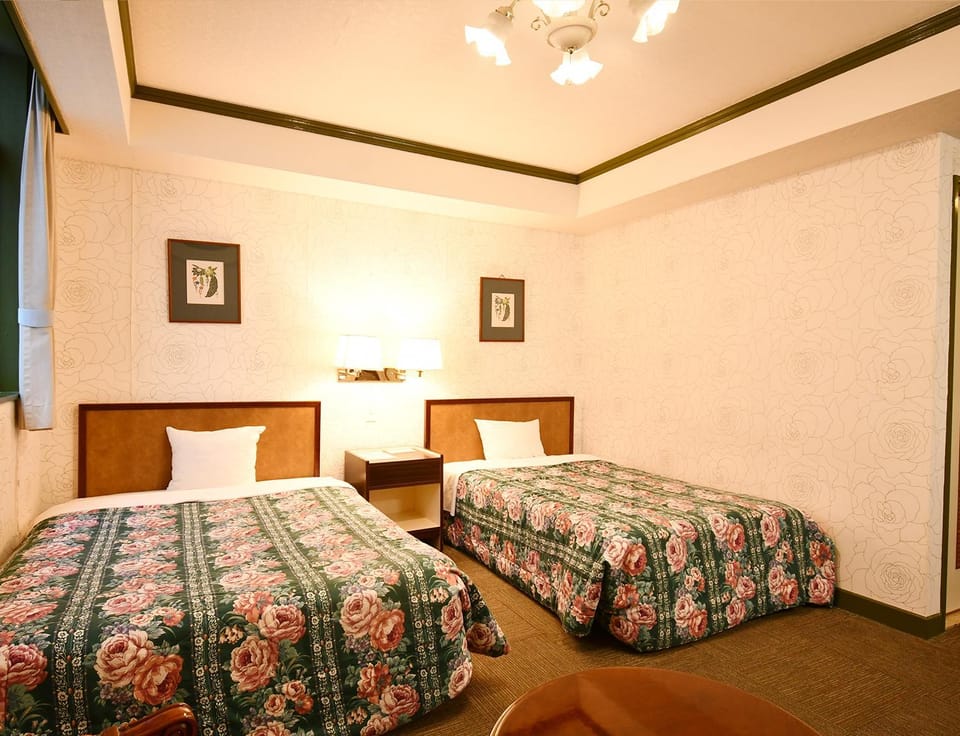 Sunrise Hotel Okinawa-どこか懐かしいレトロ宿軽朝食付 Hotel in Okinawa Prefecture
