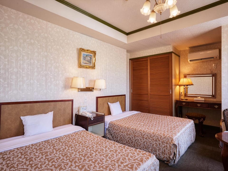 Sunrise Hotel Okinawa-どこか懐かしいレトロ宿軽朝食付 Hotel in Okinawa Prefecture