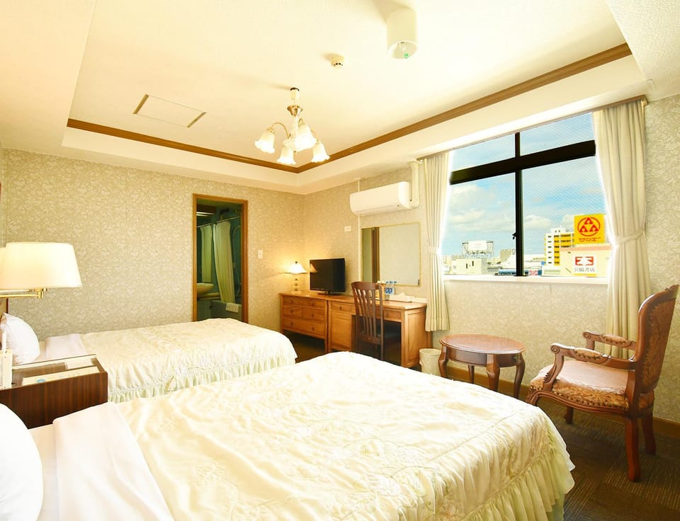 Sunrise Hotel Okinawa-どこか懐かしいレトロ宿軽朝食付 Hotel in Okinawa Prefecture