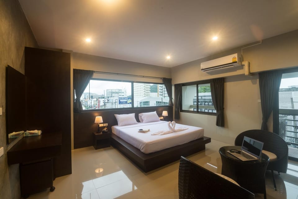 Green Leaf Hostel Bed and Breakfast in Wichit