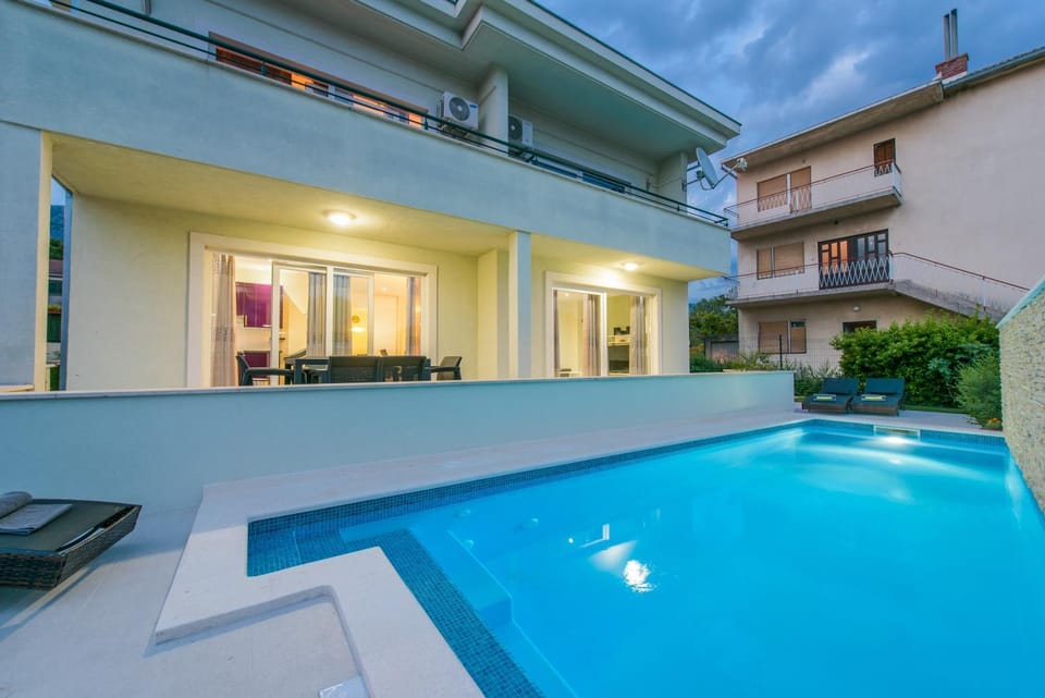 Villa Barbara-Kastela with heated pool Apartment in Šibenik-Knin County, Croatia