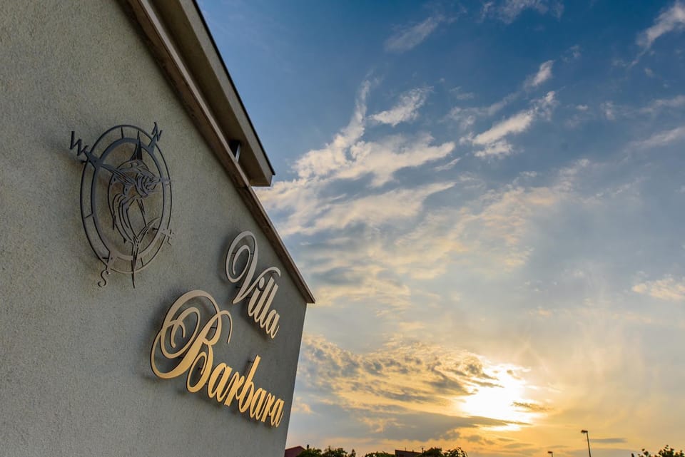 Property logo or sign, Sunset