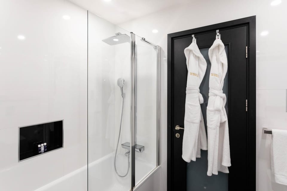 Shower, Bathroom, towels
