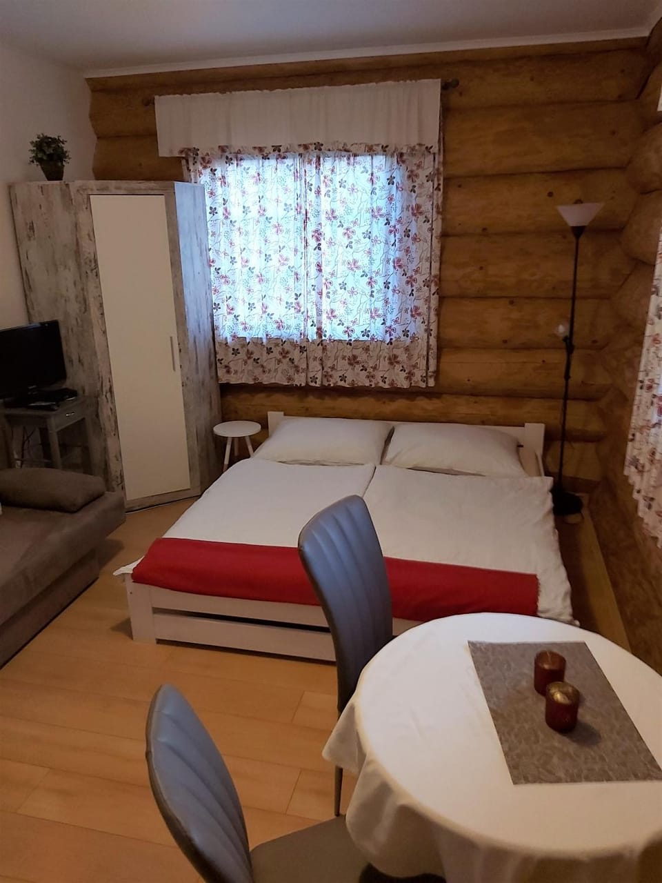 Photo of the whole room