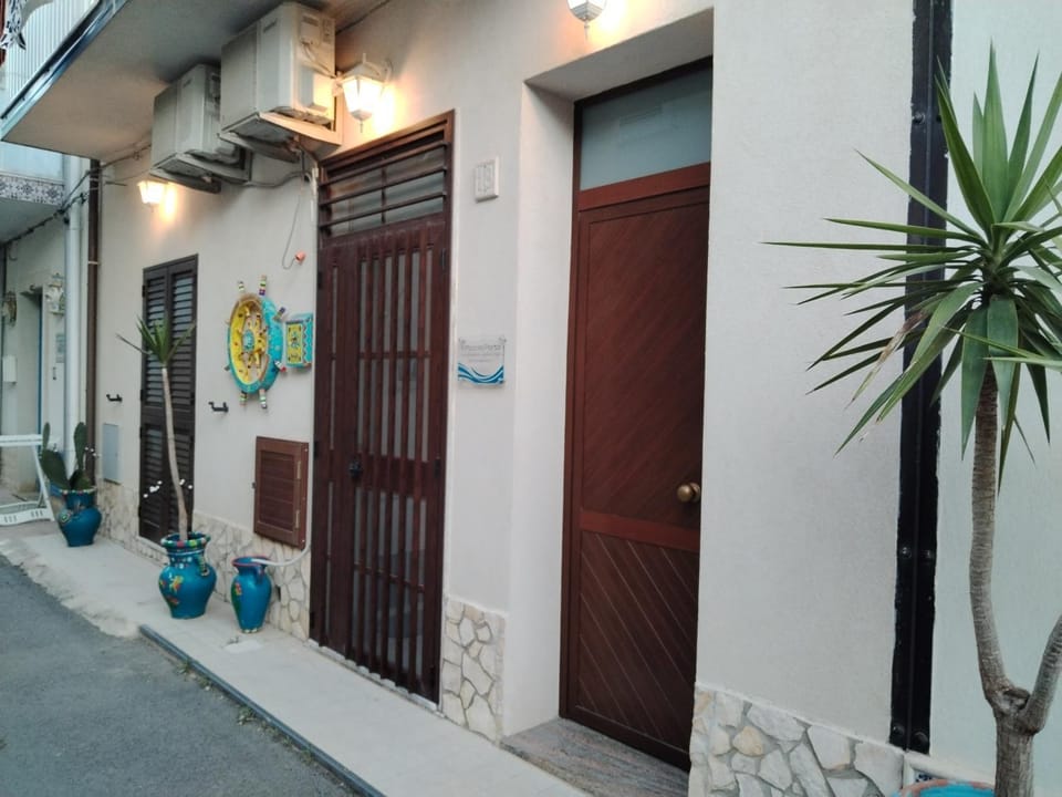Property building, Facade/entrance