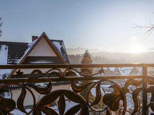 Balcony/Terrace, Garden view, Mountain view, Sunset
