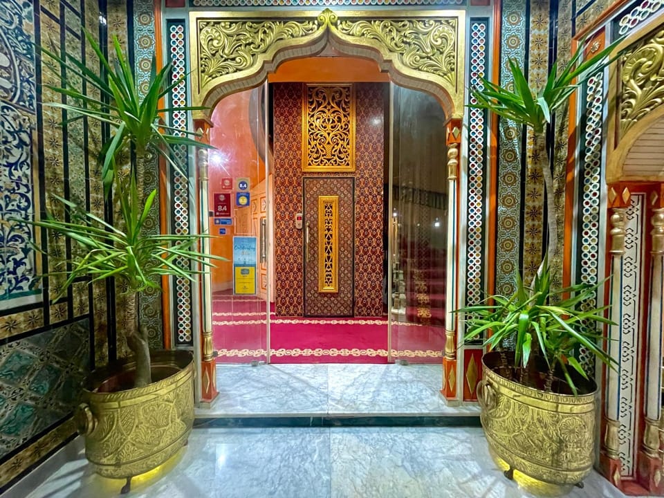 Lobby or reception, elevator
