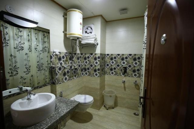 Shower, Toilet, Bathroom
