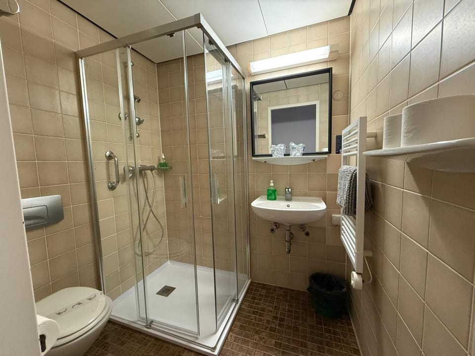 Shower, Bathroom, towels
