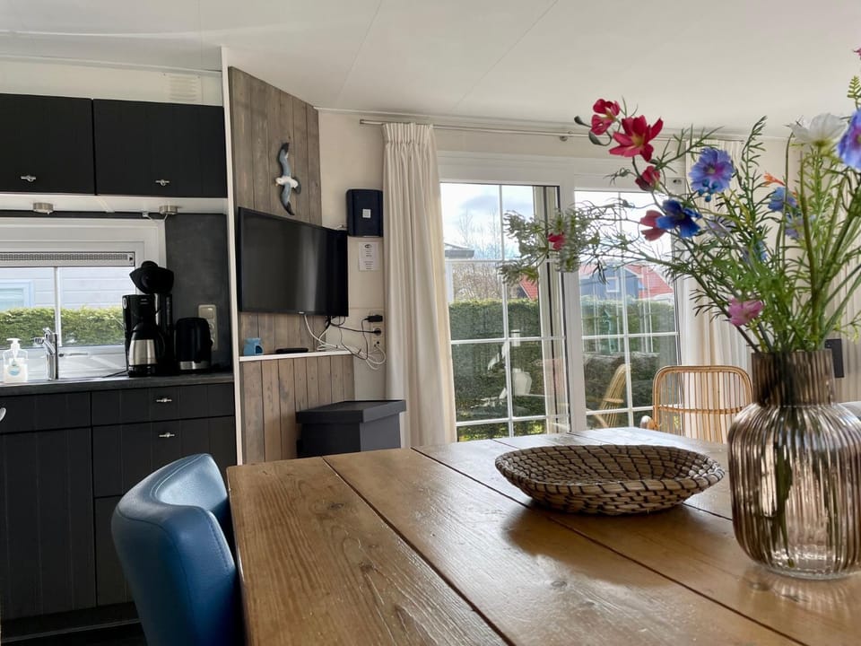 TV and multimedia, Coffee/tea facilities, Balcony/Terrace, Dining area