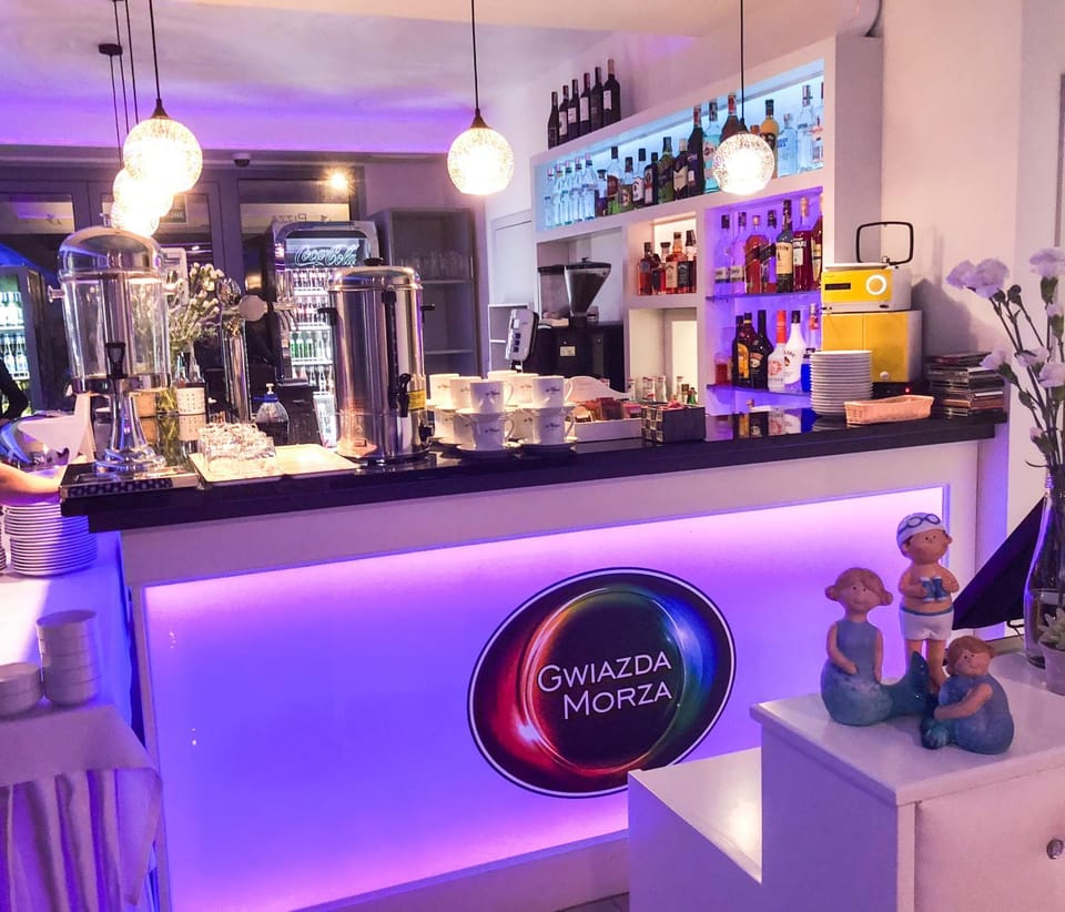 Restaurant/places to eat, Lounge or bar, Lounge or bar