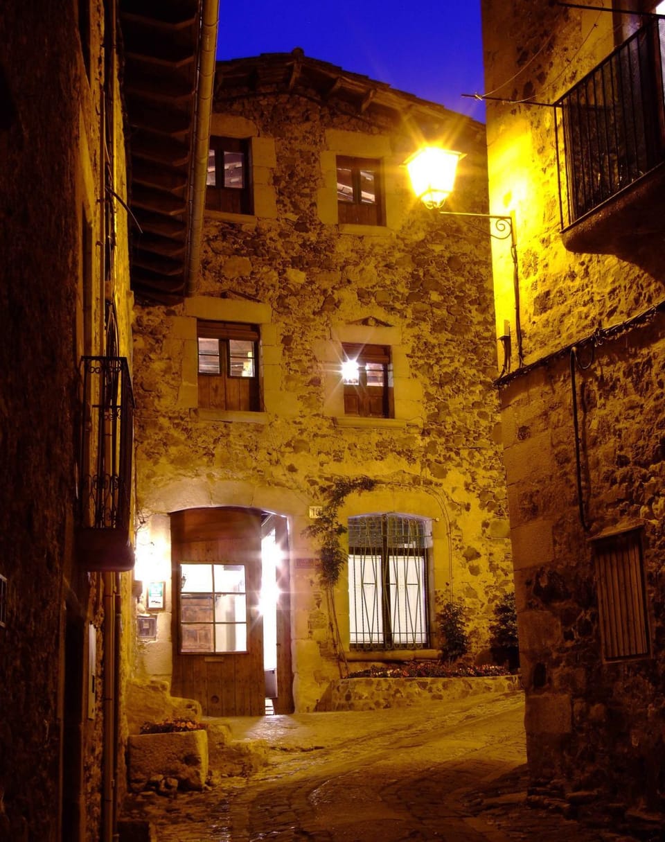Facade/entrance, Night