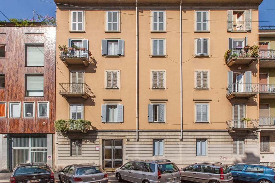 Property building, Facade/entrance, Day, View (from property/room), On site, City view