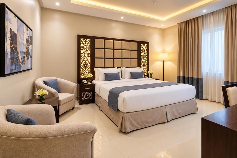 Bed, TV and multimedia, Living room, Photo of the whole room, Seating area, Bedroom