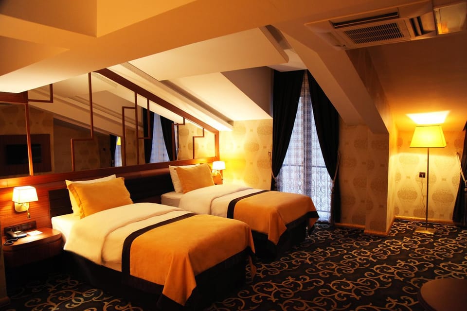 Photo of the whole room, Decorative detail