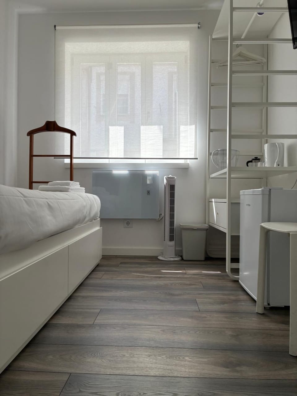 Photo of the whole room, Bedroom