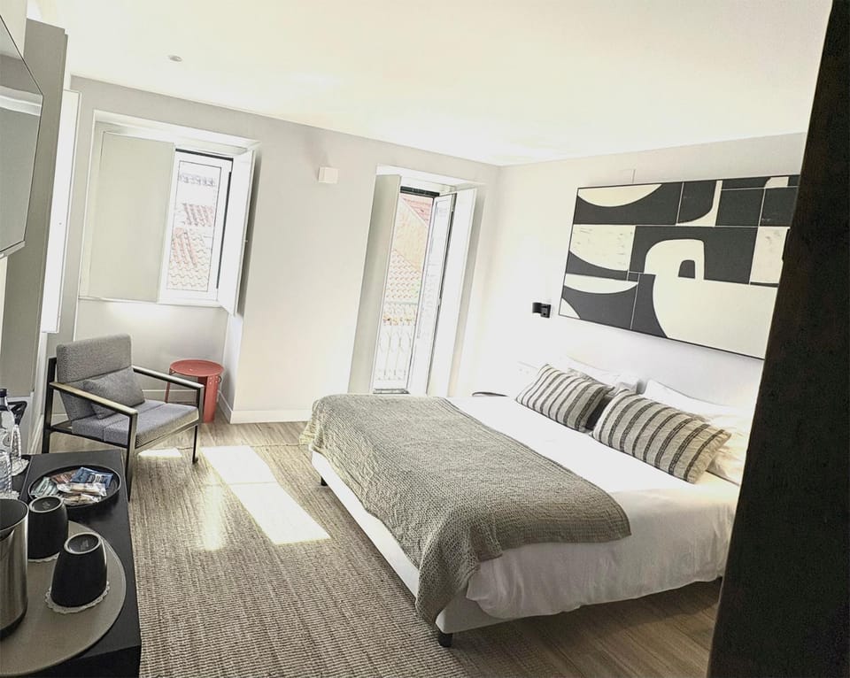 Bed, Seating area, Bedroom