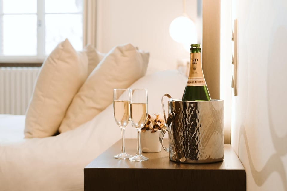 Bedroom, Drinks, Alcoholic drinks