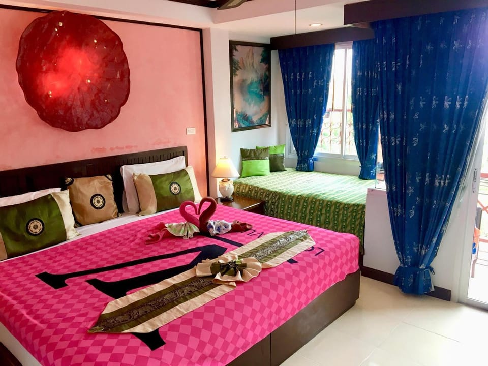 Bed, Photo of the whole room, Decorative detail