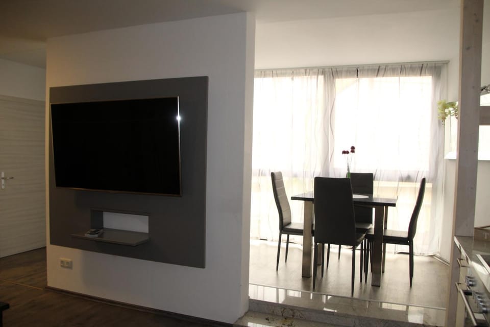 TV and multimedia, Dining area
