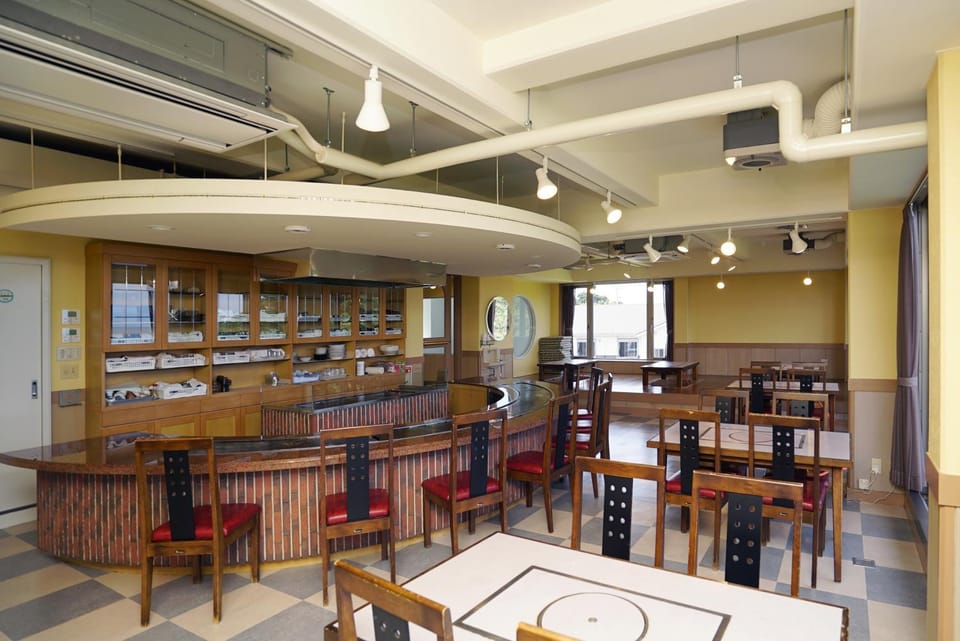 Restaurant/places to eat, Lounge or bar, On site