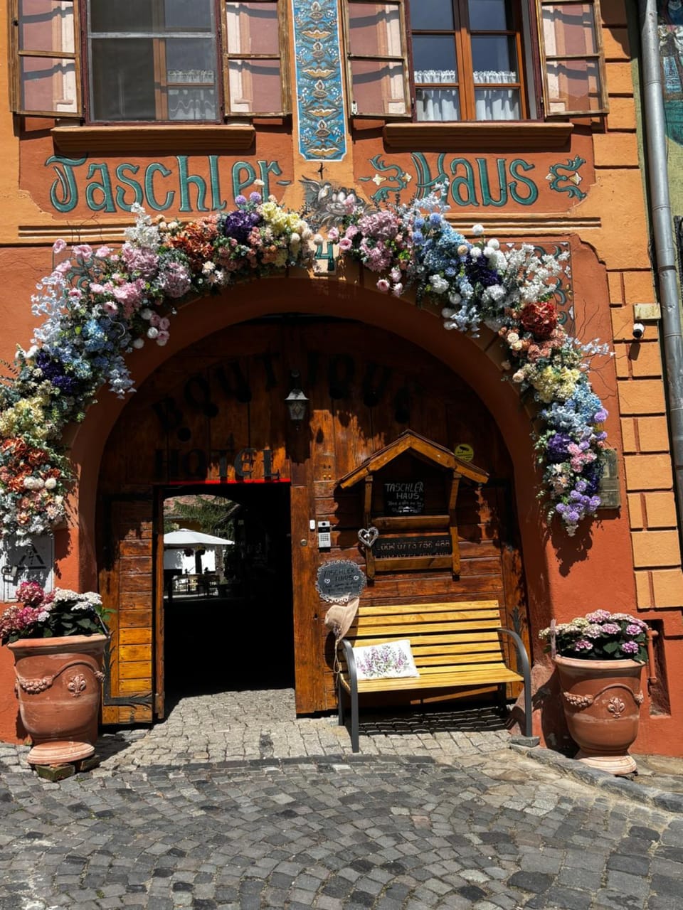 Facade/entrance