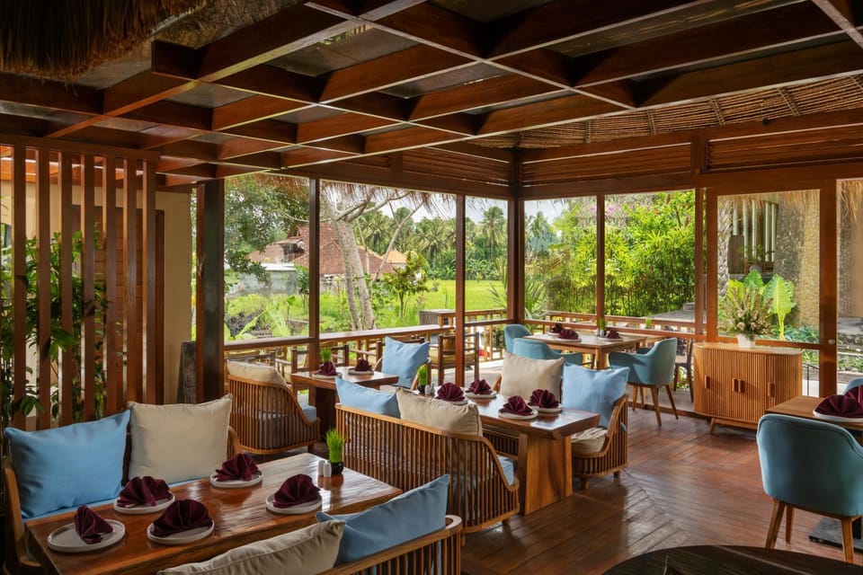 Restaurant/places to eat, Food and drinks, Seating area