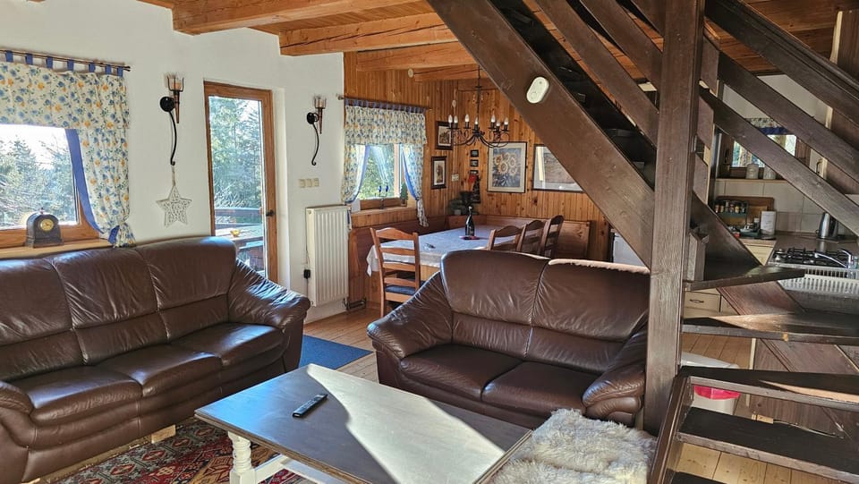 Kitchen or kitchenette, Seating area, Dining area