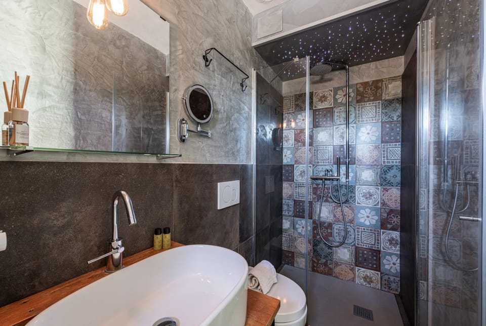 Shower, Bathroom, Decorative detail