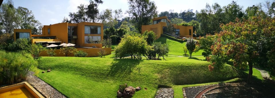 Property building, Spring, Day, Garden, Garden, Decorative detail, On site, Garden view, Garden view