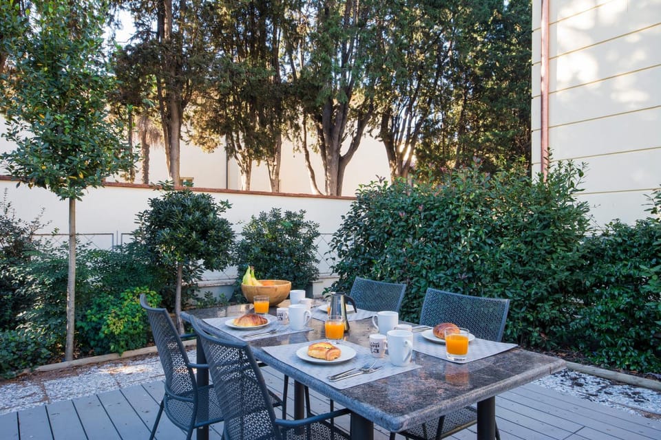Garden, Dining area