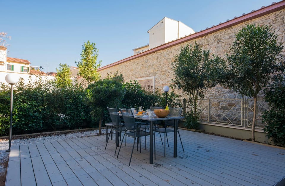 Patio, Garden, Seating area, Dining area