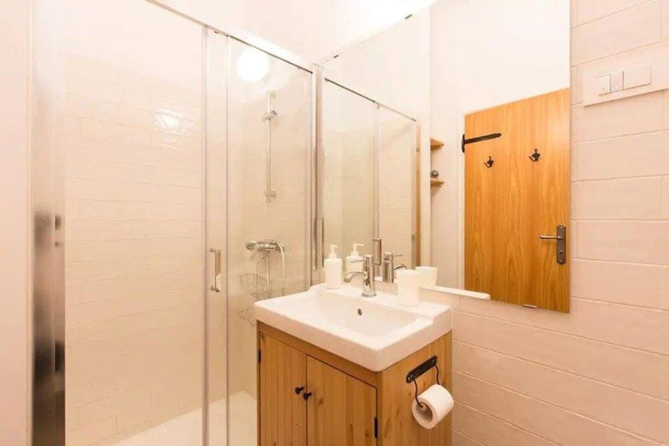 Bathroom, On site, Bath