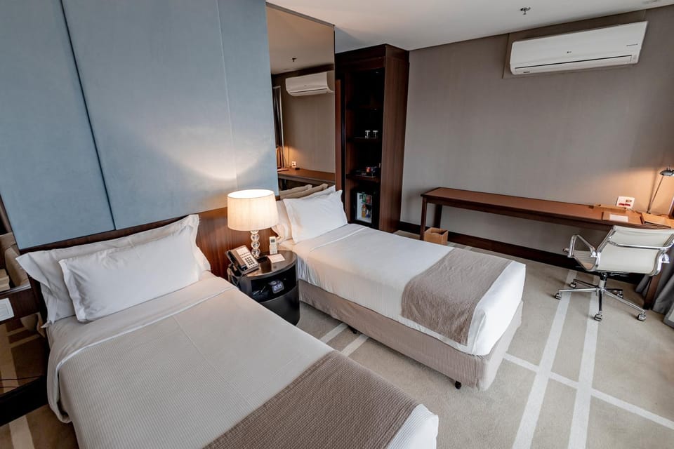 Bed, Photo of the whole room, Bedroom, air conditioner