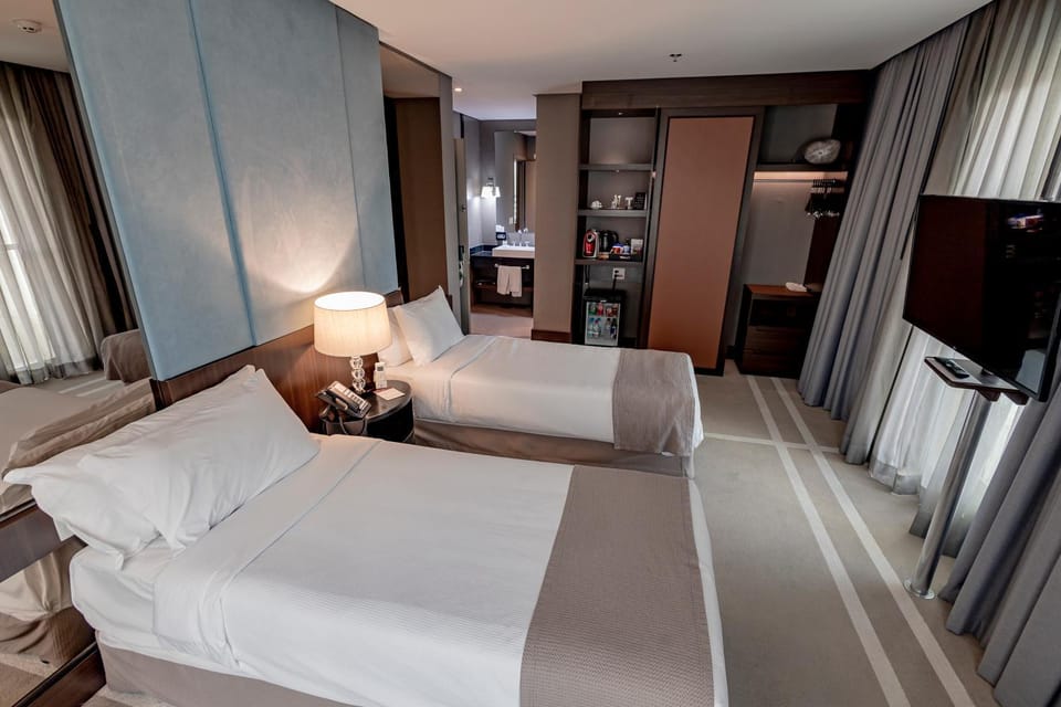 Bed, TV and multimedia, Photo of the whole room, Bedroom, wardrobe