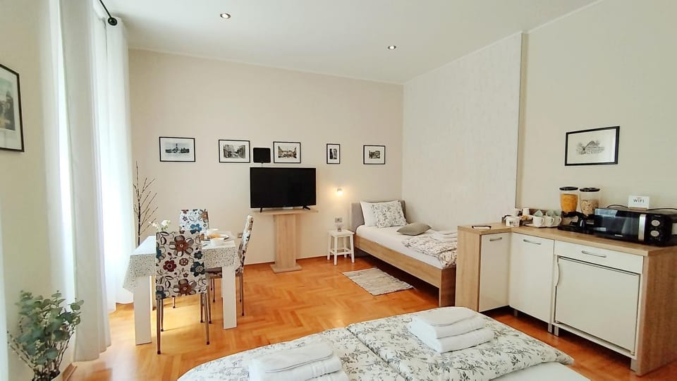 Lavender - City Room with free parking Bed and Breakfast in Pula