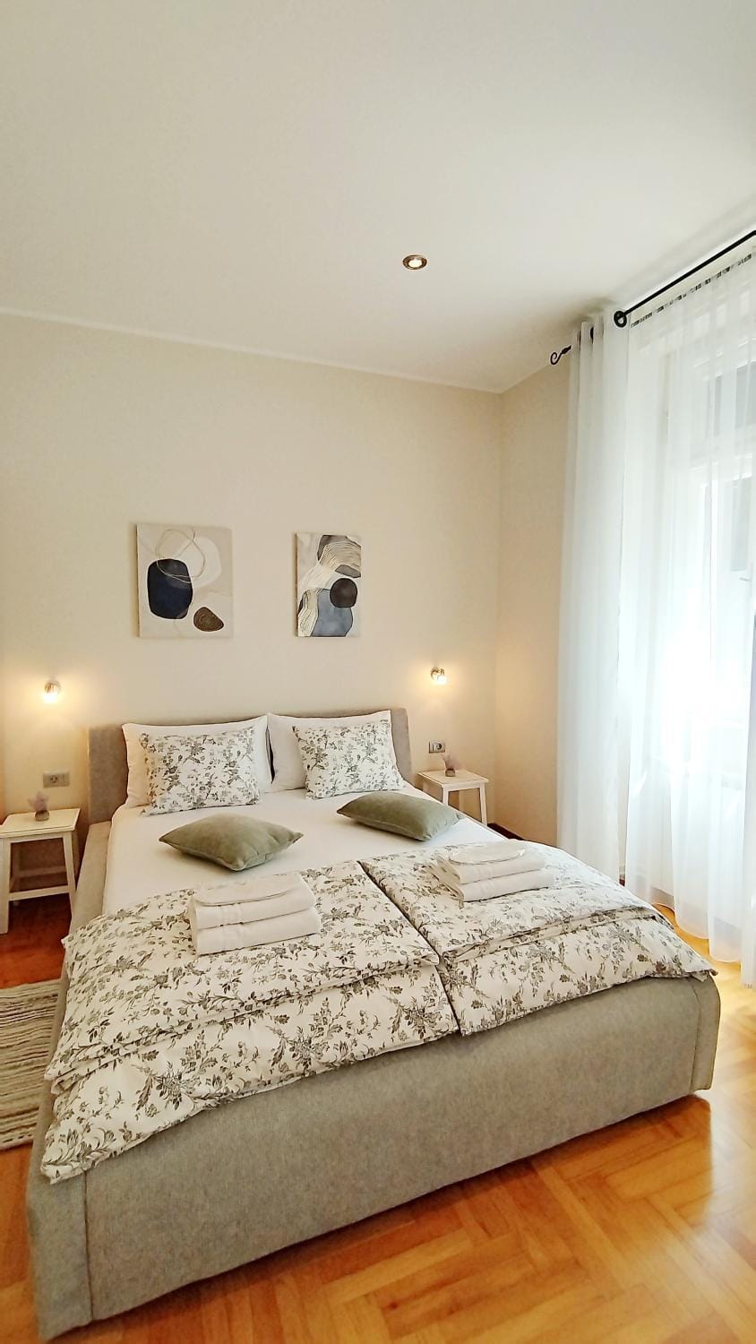 Lavender - City Room with free parking Bed and Breakfast in Pula