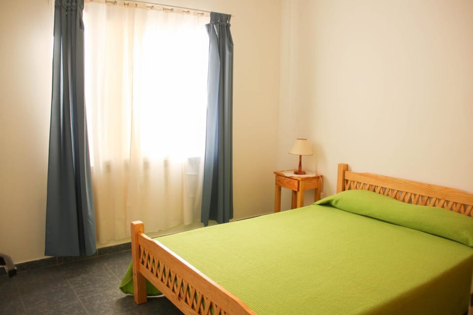 Bedroom, Street view, bunk bed