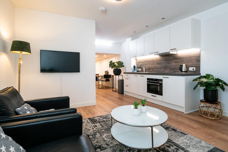 Kitchen or kitchenette, Living room, Seating area