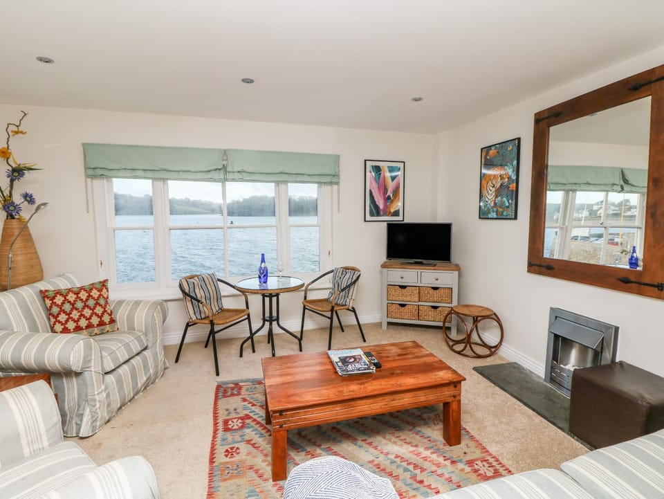 Pier Cottage House in St Mawes, TR2 5DG