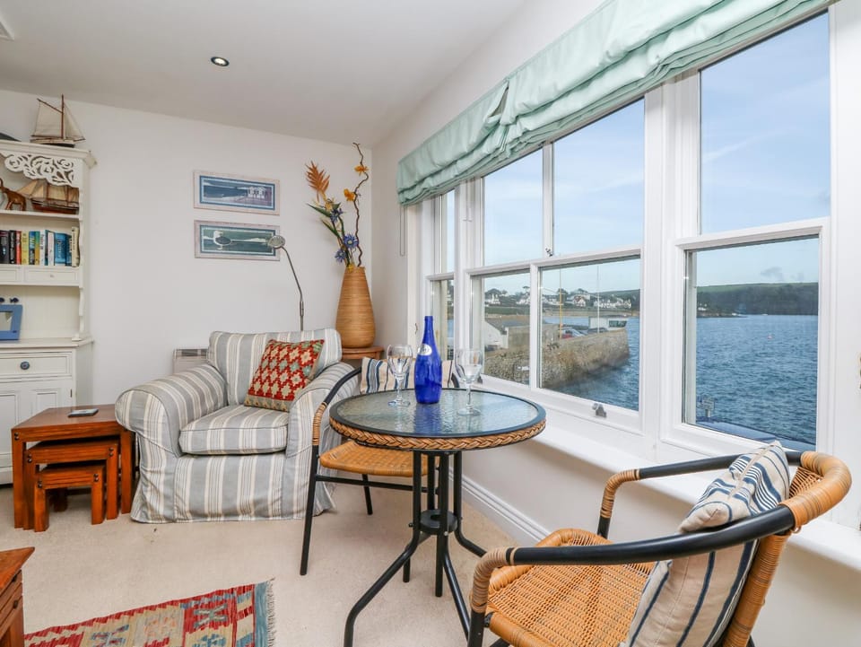 Pier Cottage House in St Mawes, TR2 5DG