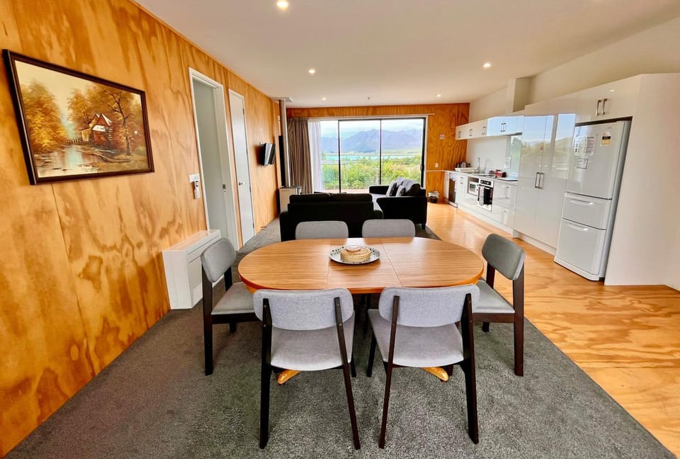 Living room, Lake view, Mountain view, Dinner, kitchen