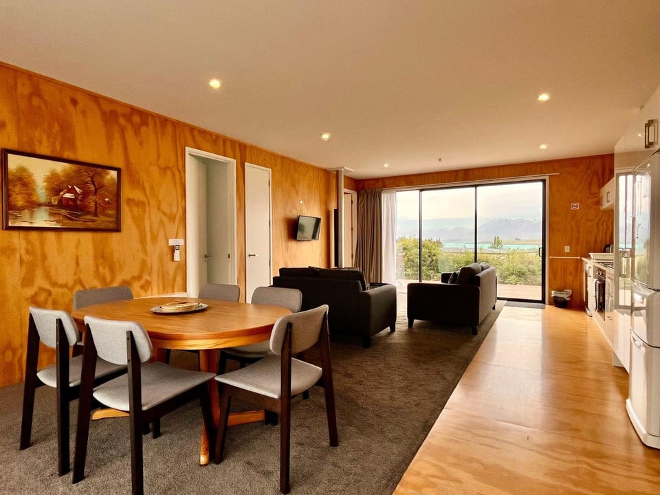 Living room, Lake view, Mountain view, Dinner, kitchen