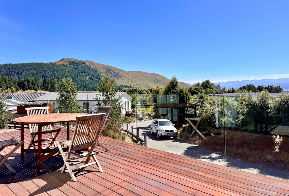 Patio, Day, Seating area, Lake view, Mountain view, Location
